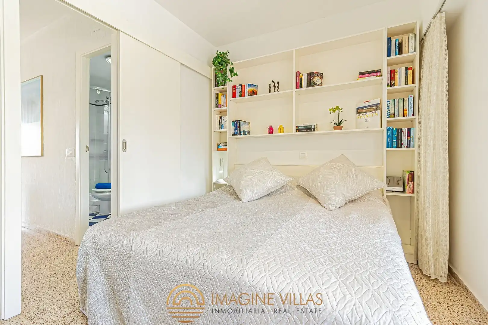 Habitación de Apartamento en venta en La Manga del Mar Menor con Amueblado y Piscina comunitaria