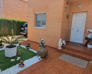 Jardí de Casa adosada en venda en Mont-roig del Camp amb Aire condicionat, Jardí privat i Terrassa