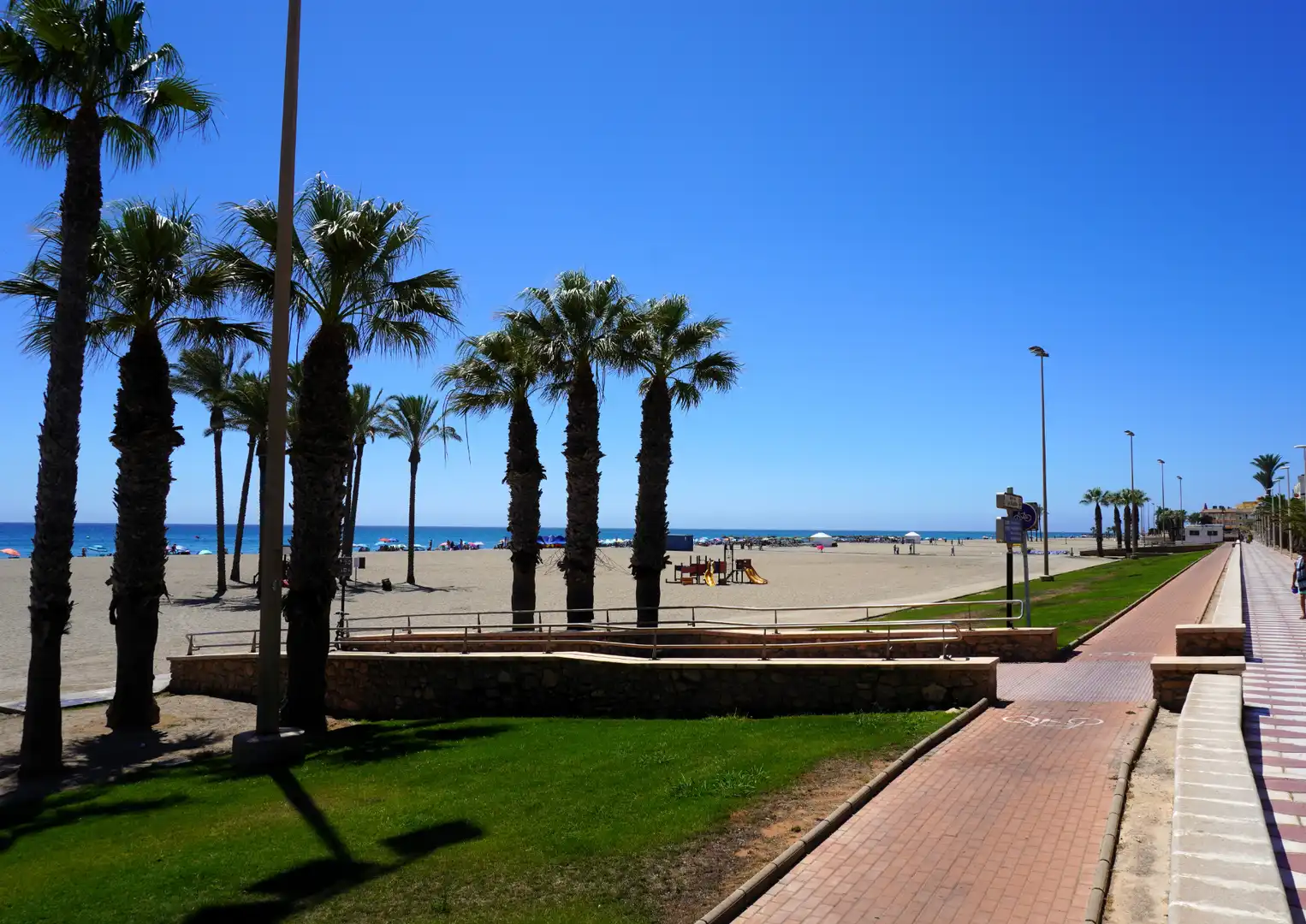 Vista exterior de Àtic en venda en Roquetas de Mar amb Terrassa, Moblat i Piscina comunitària