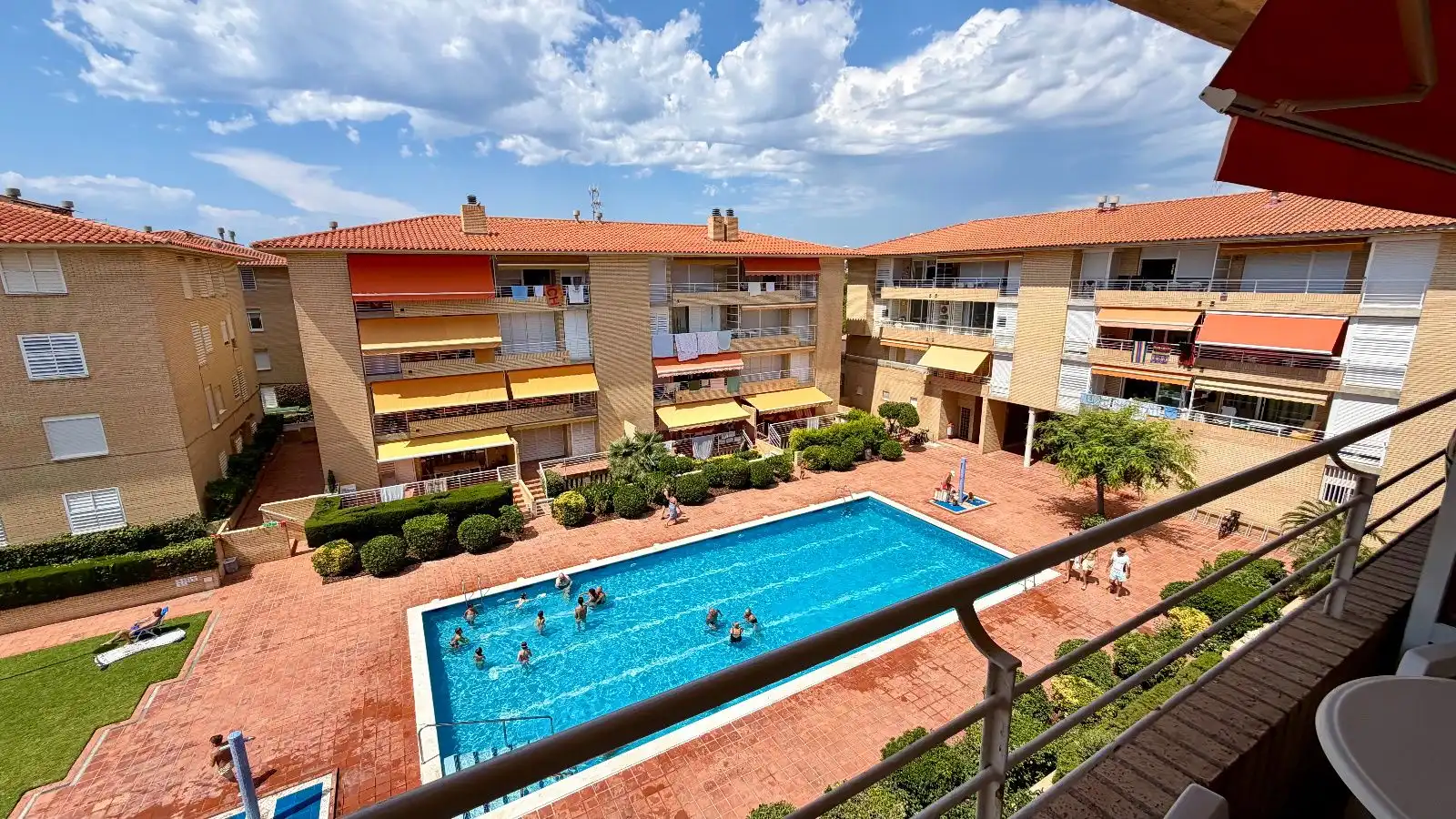 Swimming pool of Flat for sale in El Vendrell  with Air Conditioner, Heating and Terrace