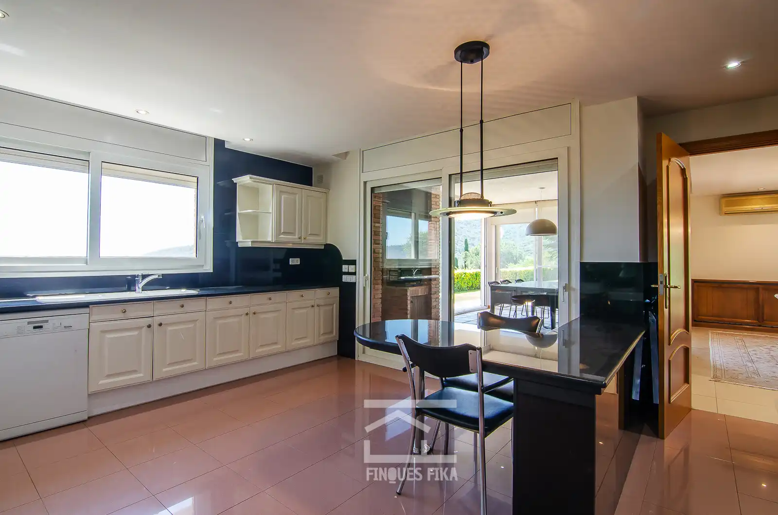 Cocina de Casa o chalet de alquiler con opción a compra en Argentona con Calefacción, Jardín privado y Terraza