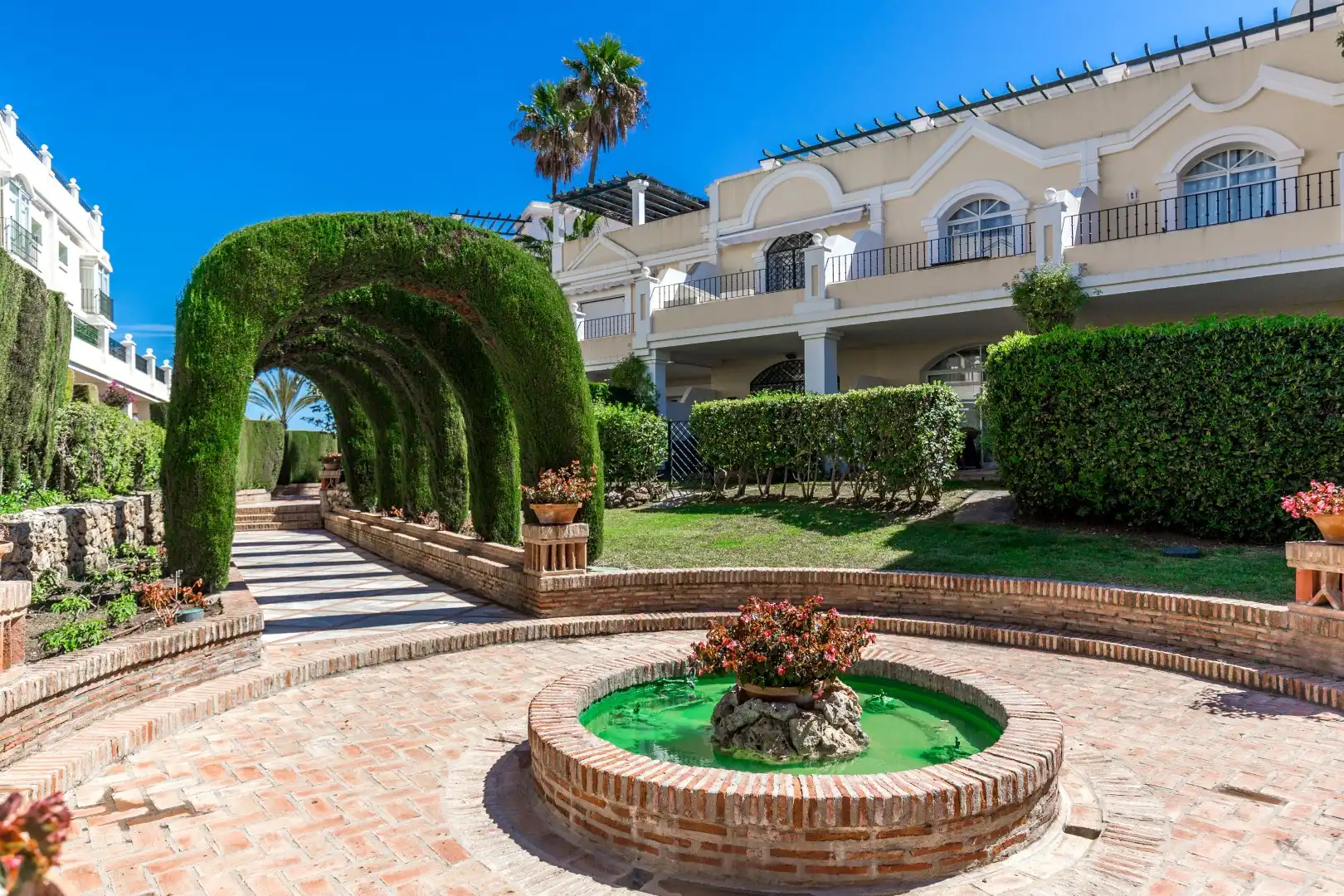 Jardín de Planta baja en venta en Marbella con Jardín privado, Terraza y Piscina