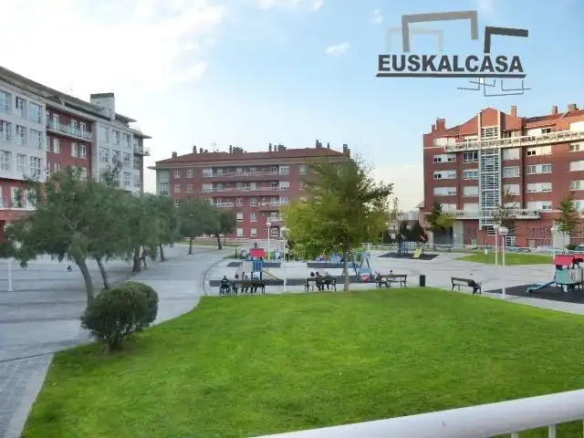 Vista exterior de Pis en venda en Bilbao  amb Calefacció, Terrassa i Traster
