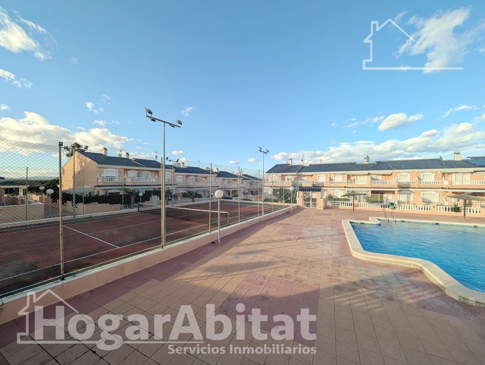 Vista exterior de Casa adosada en venda en Santa Pola amb Aire condicionat, Jardí privat i Terrassa