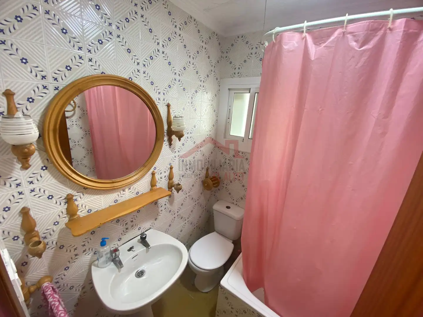 Baño de Piso en venta en Elche / Elx con Trastero y Balcón