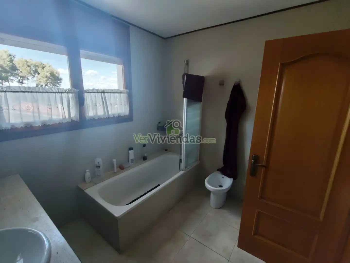 Bany de Casa o xalet en venda en Vallirana amb Calefacció, Jardí privat i Terrassa