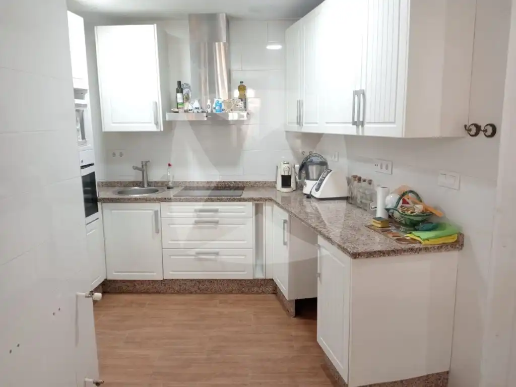 House with balcony for sale in Calle Cespedes, imagen 5