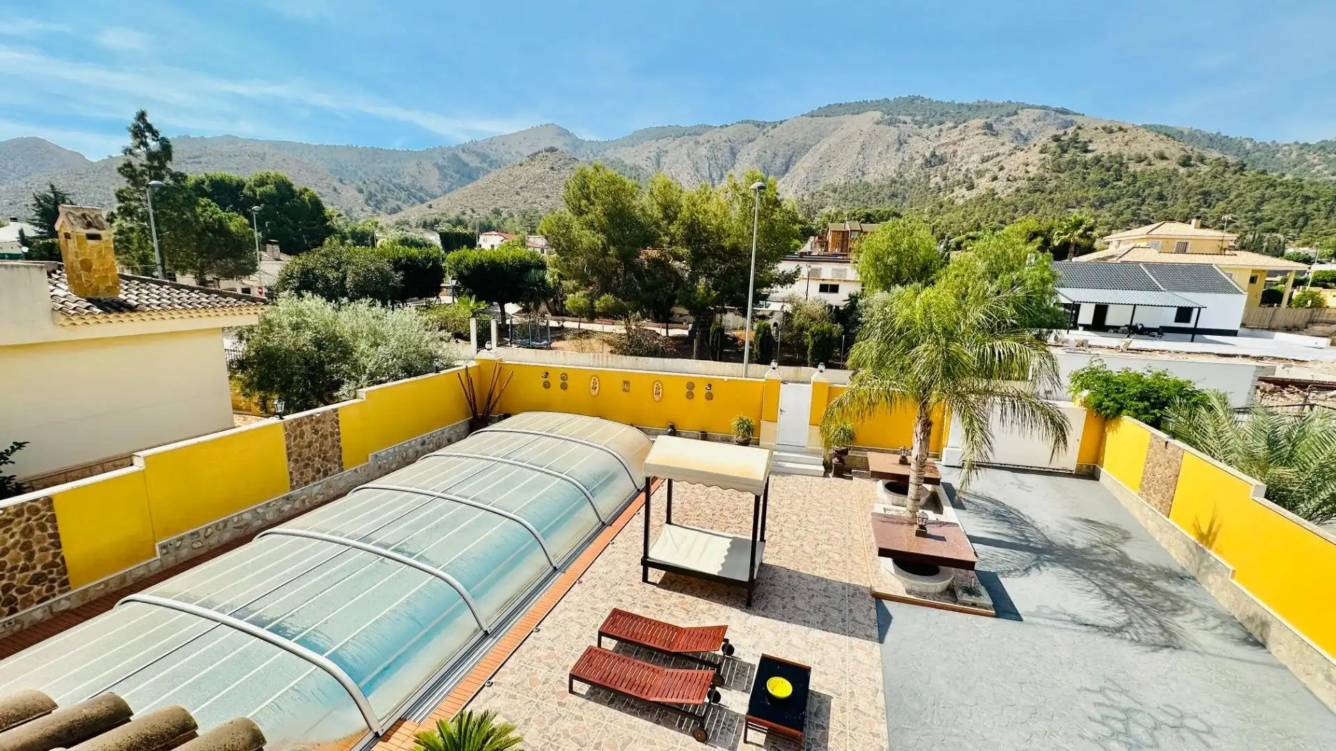 Vista exterior de Casa o xalet en venda en Orihuela amb Calefacció, Jardí privat i Terrassa