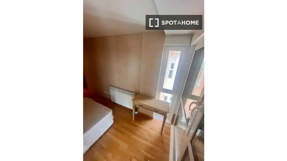 Bedroom of Flat for share in Madrid  with Air Conditioner, Heating and Terrace