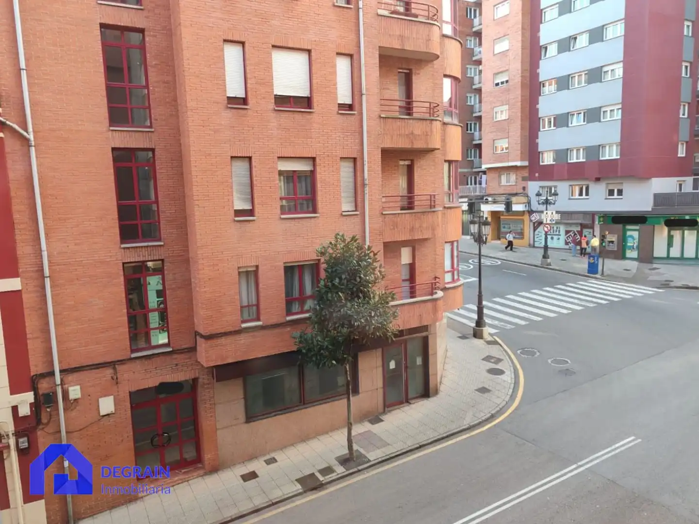 Vista exterior de Pis en venda en Oviedo  amb Traster