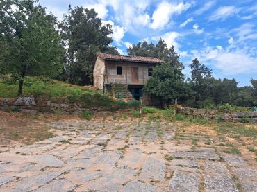 Casa amb balcó en venda a San Cibrao das Viñas