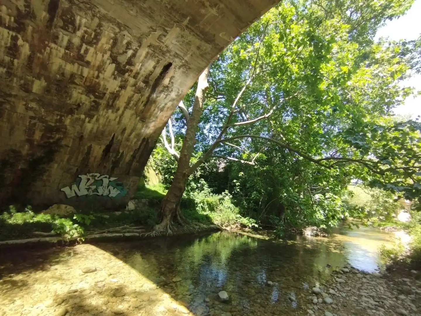Außenansicht von Gebäude zum Verkauf in Rossell