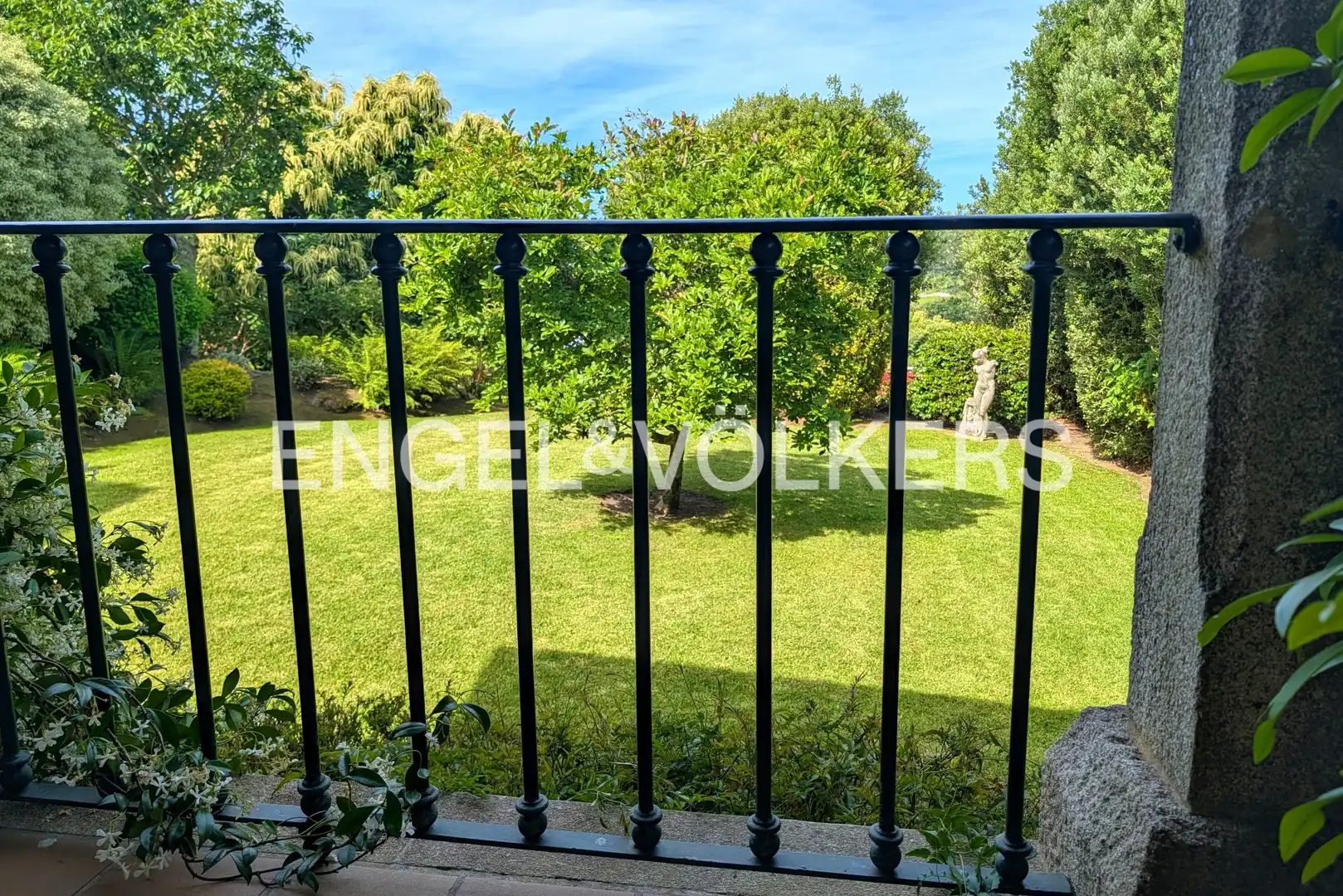 Terrassa de Casa o xalet en venda en Nigrán amb Calefacció, Jardí privat i Terrassa