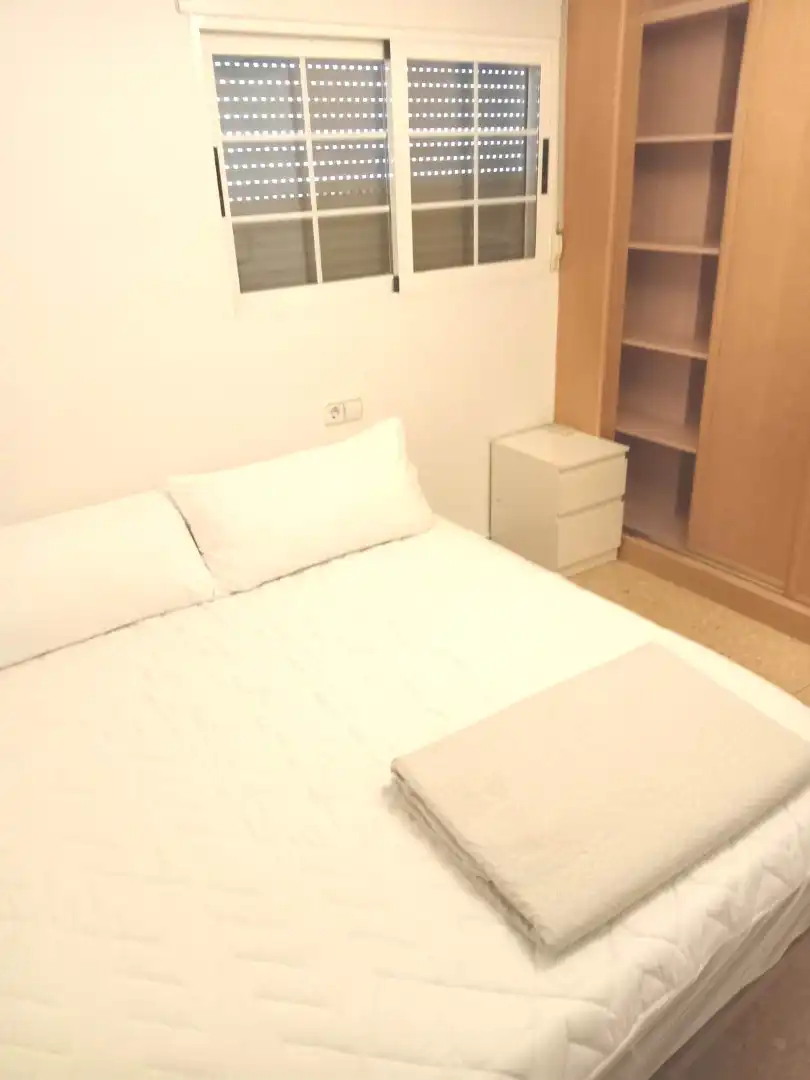 Habitación de Piso de alquiler en Valencia con Aire acondicionado, Amueblado y Horno