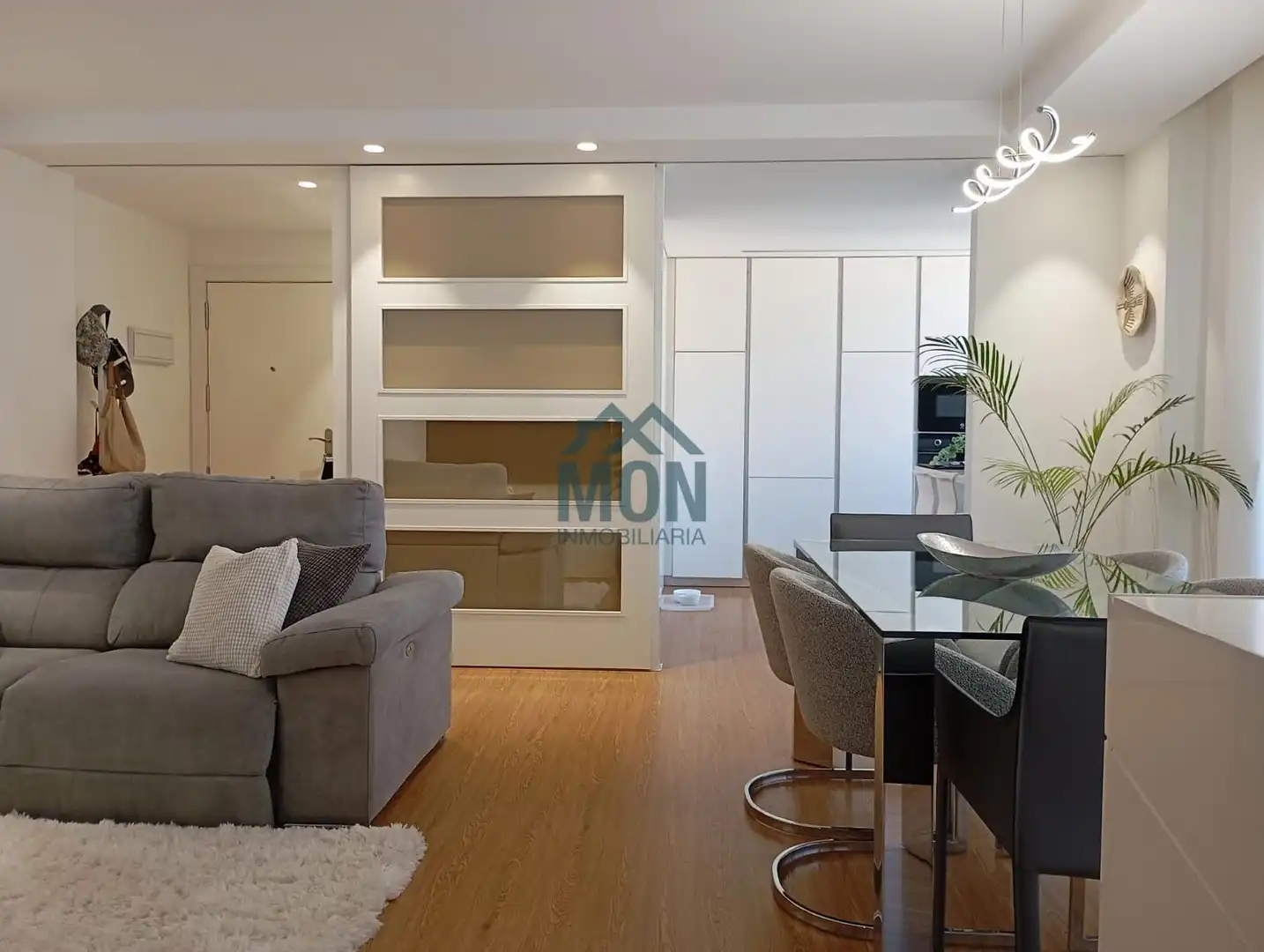 Living room of Flat for sale in Paterna  with Air Conditioner, Heating and Parquet flooring