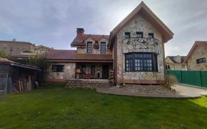 Vista exterior de Casa o xalet en venda en Meruelo amb Calefacció, Jardí privat i Terrassa