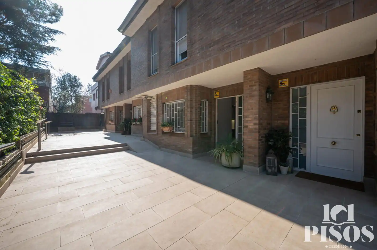 Vista exterior de Casa adosada en venta en Sant Cugat del Vallès con Aire acondicionado, Calefacción y Jardín privado