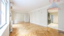 Living room of Flat to rent in  Madrid Capital  with Air Conditioner, Heating and Parquet flooring