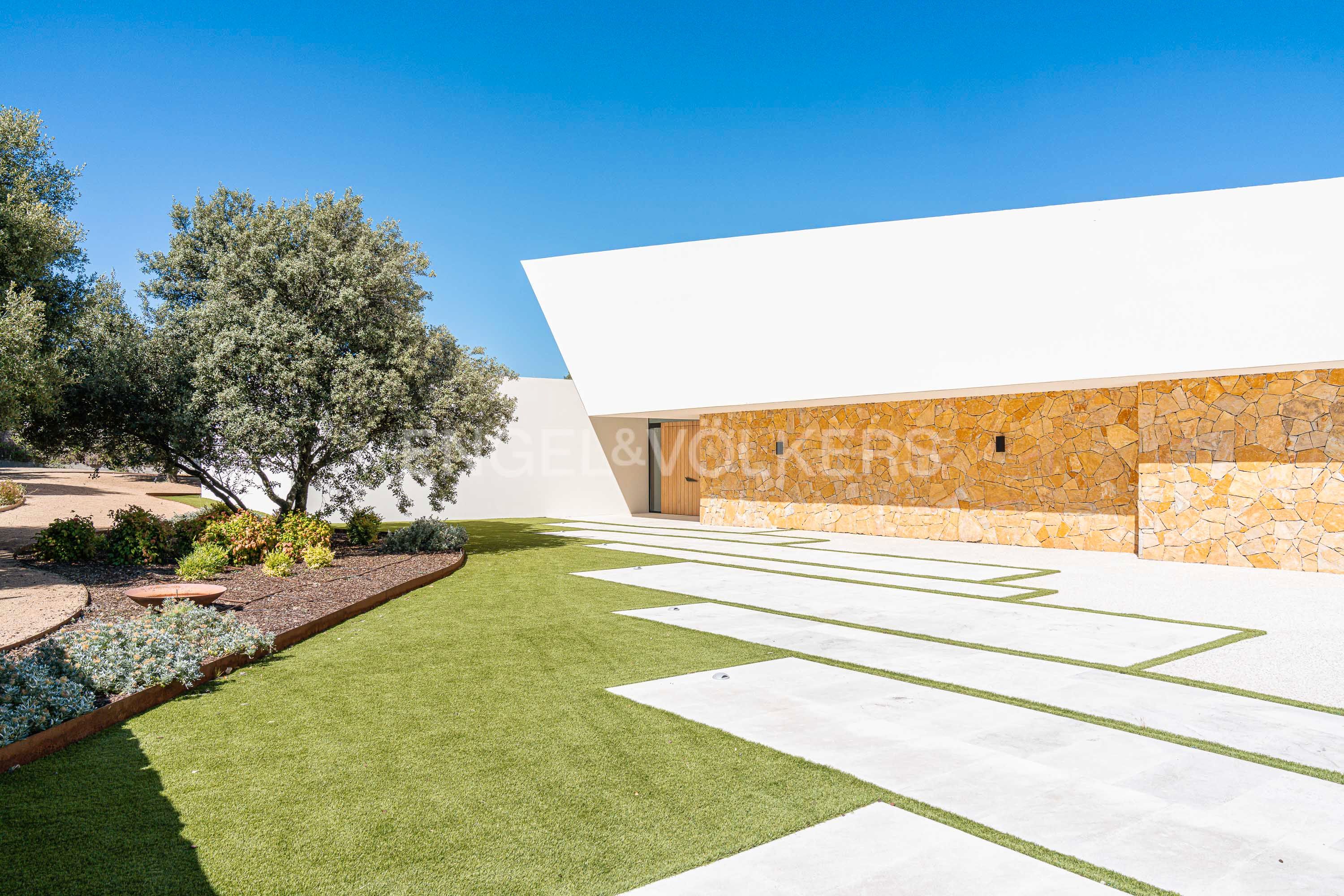 Vista exterior de Casa o xalet en venda en Móstoles amb Aire condicionat, Calefacció i Jardí privat