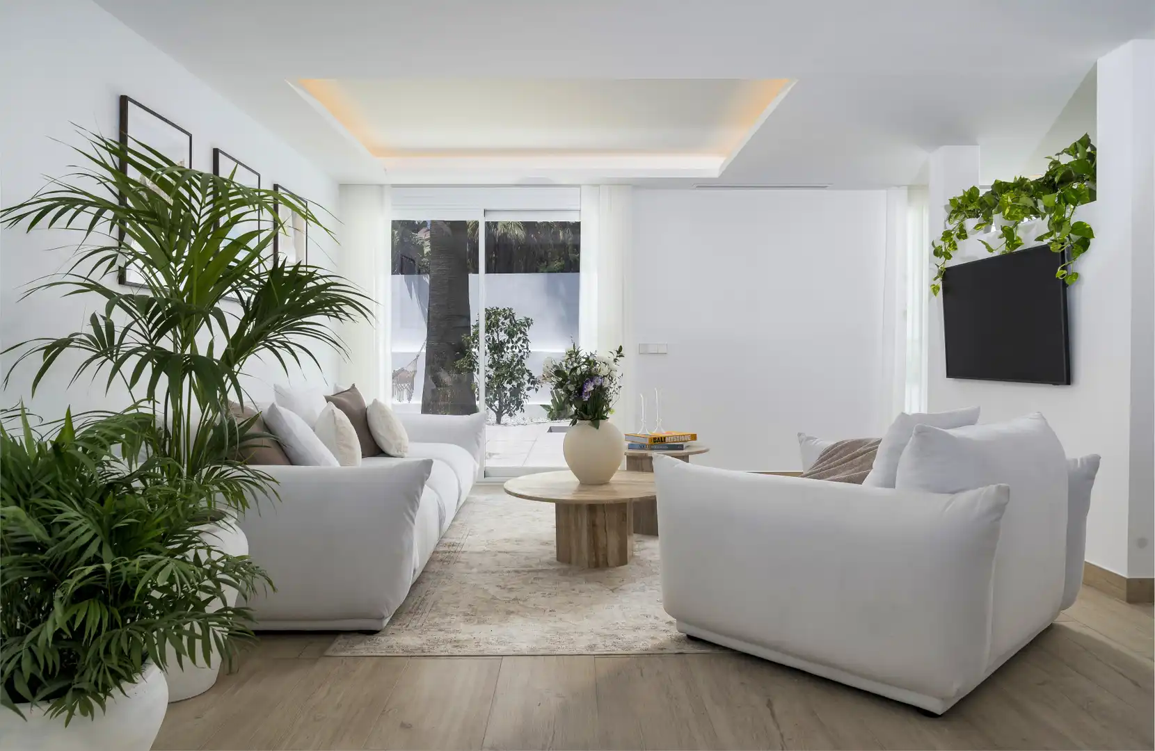 Sala de estar de Casa o chalet en venta en Marbella con Aire acondicionado, Jardín privado y Terraza