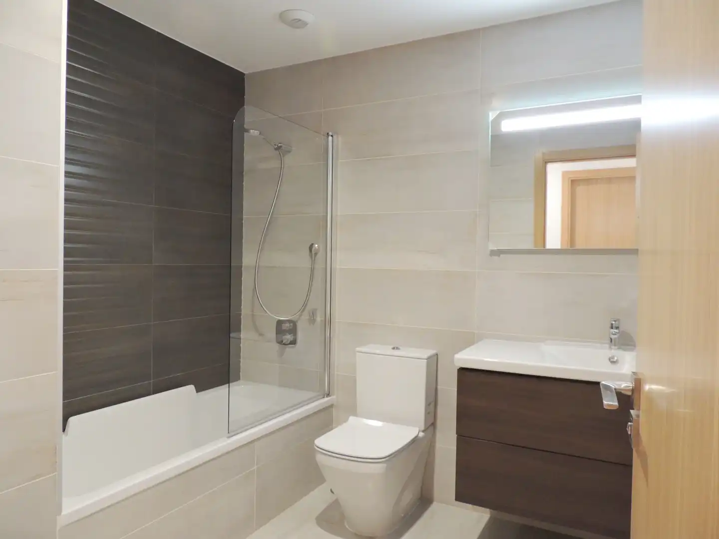 Badezimmer von Wohnung zur Miete in A Coruña Capital  mit Heizung