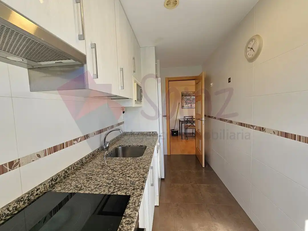 Cocina de Apartamento de alquiler en Lardero con Aire acondicionado, Calefacción y Jardín privado
