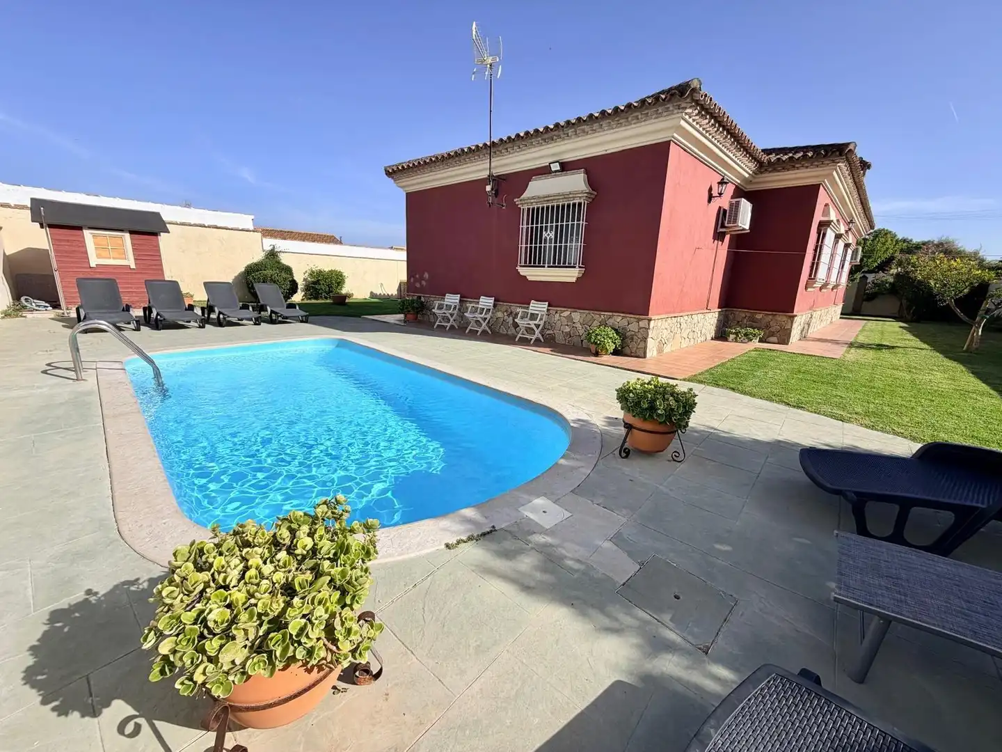 Piscina de Casa o chalet en venta en Chiclana de la Frontera con Jardín privado, Terraza y Piscina