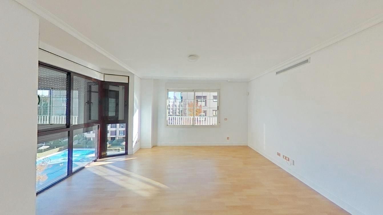 Living room of Flat for sale in  Madrid Capital  with Air Conditioner, Heating and Private garden