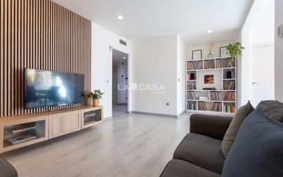 Living room of Flat for sale in L'Hospitalet de Llobregat  with Balcony