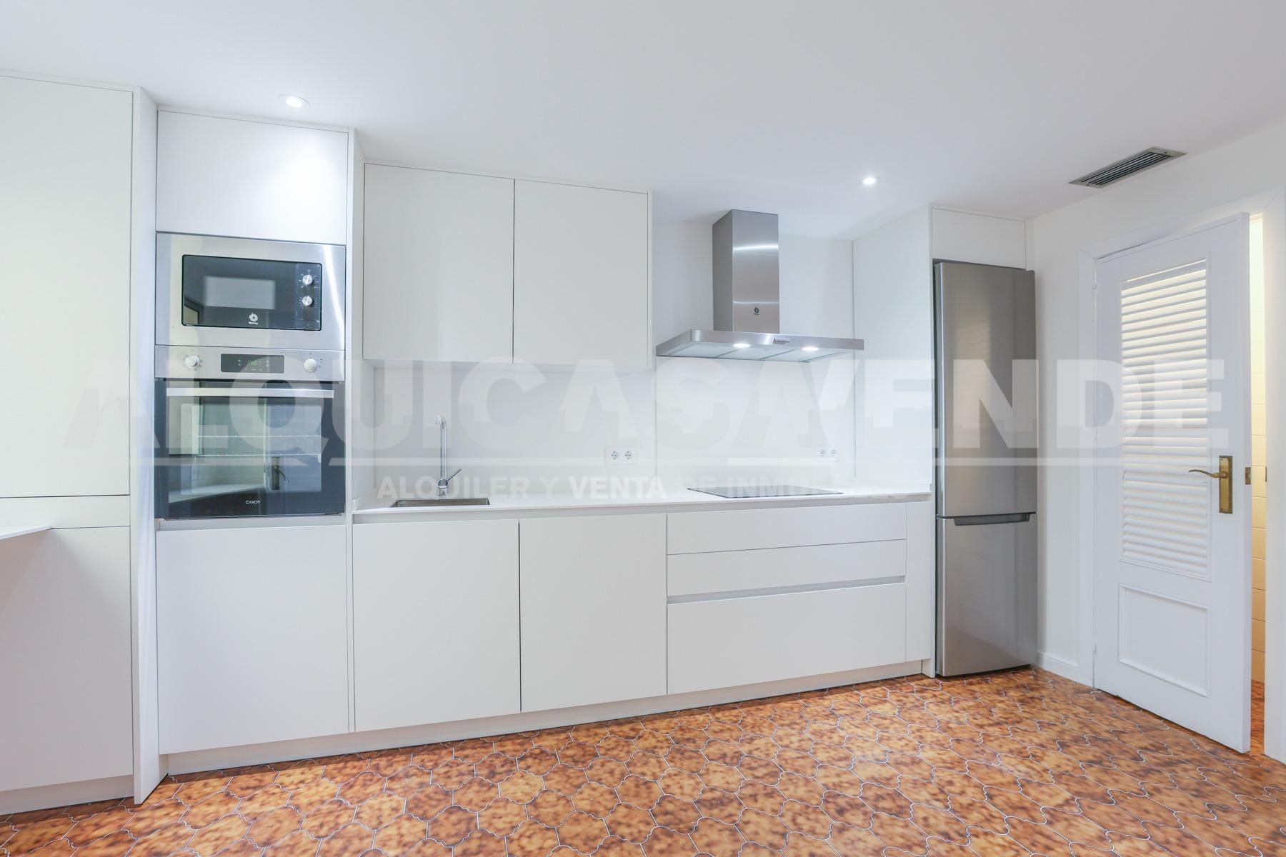 Kitchen of Flat to rent in  Sevilla Capital  with Air Conditioner and Heating