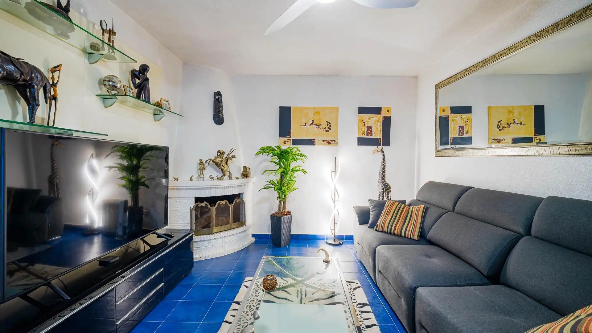 Sala d'estar de Casa o xalet en venda en Pilar de la Horadada amb Jardí privat, Terrassa i Piscina