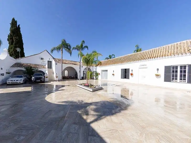 Vista exterior de Residencial en venta en Las Cabezas de San Juan