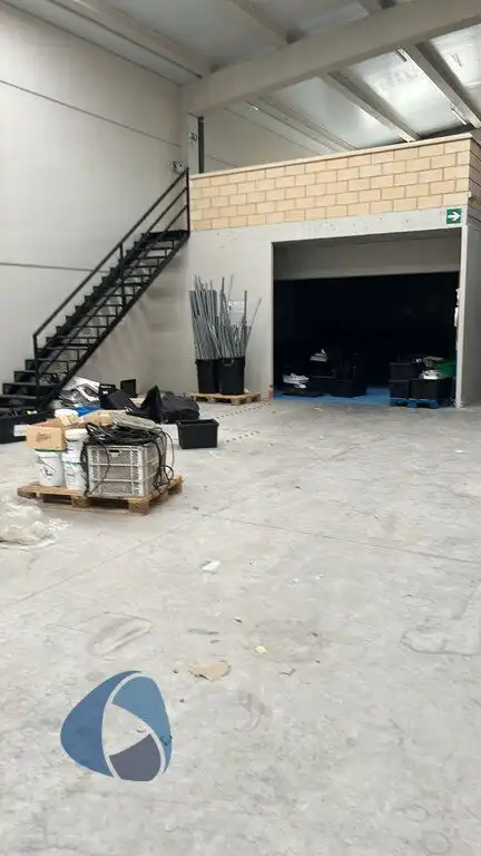 Fabrikhallen zum Verkauf in Alberite