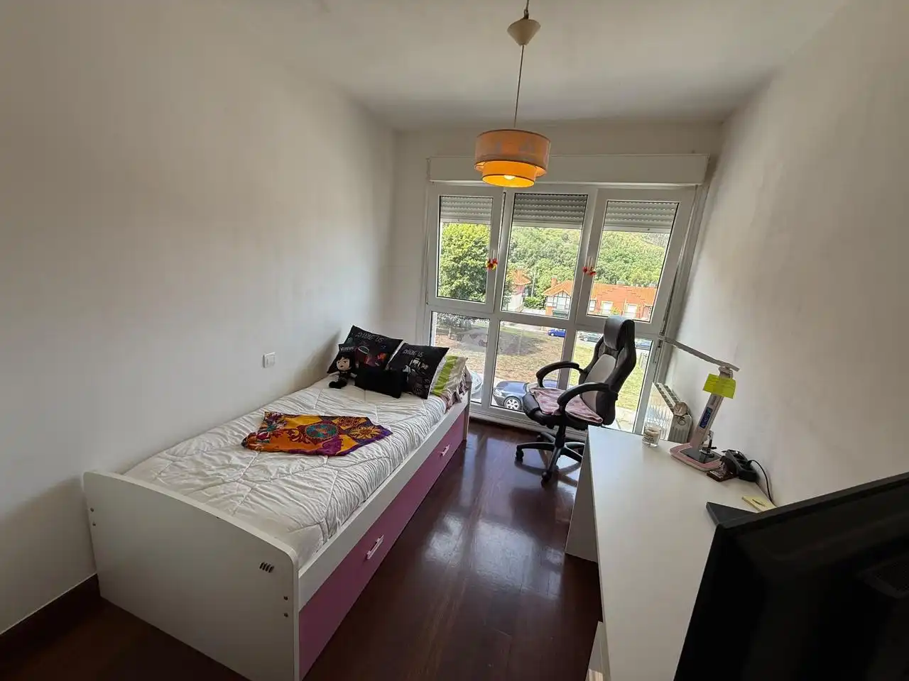 Dormitori de Casa adosada en venda en Castro-Urdiales amb Calefacció, Parquet i Balcó