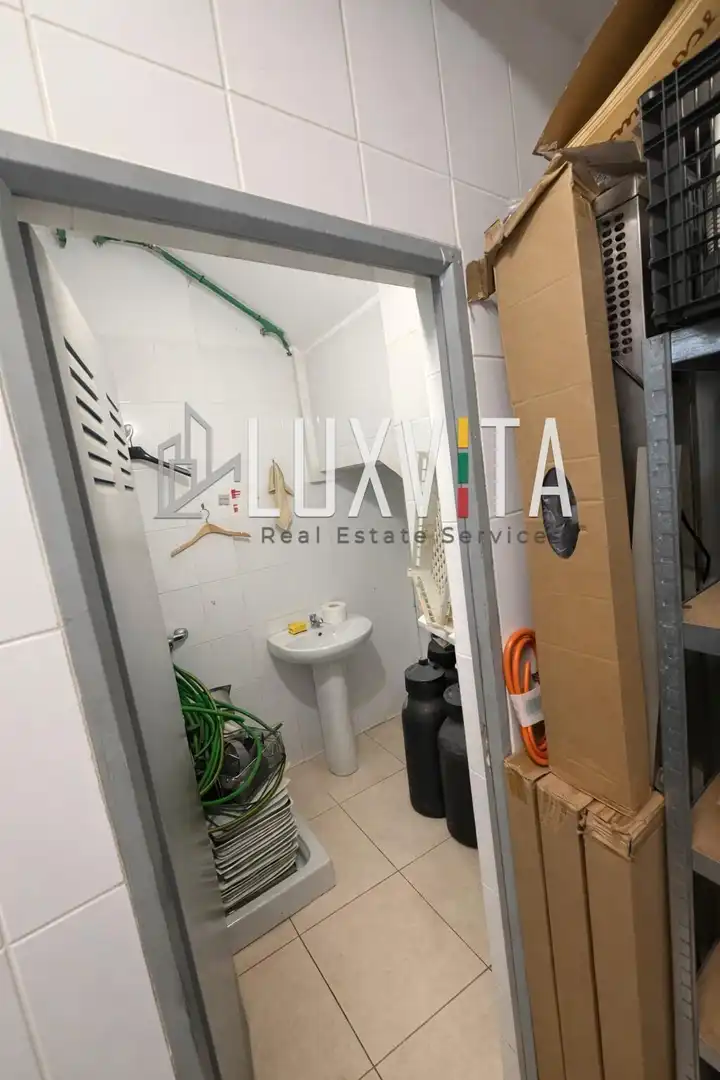 Local comercial de lloguer a Avenida Juan Carlos I, imagen 10