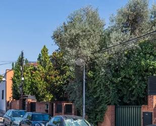 Vista exterior de Casa o xalet en venda en  Madrid Capital amb Jardí privat, Terrassa i Piscina