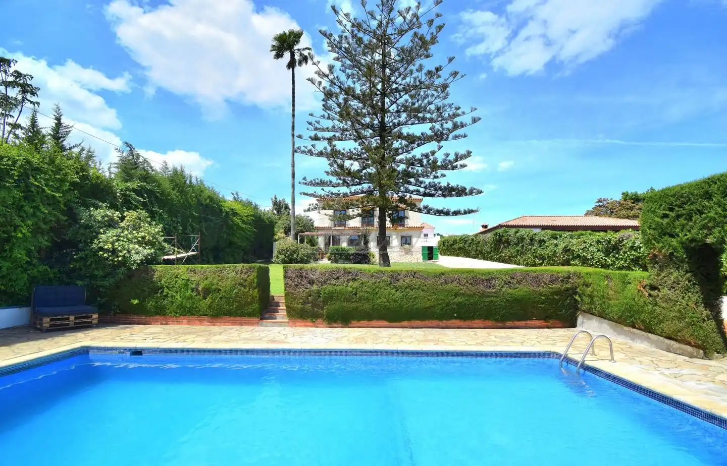 Piscina de Casa o xalet en venda en Los Barrios amb Jardí privat, Terrassa i Traster