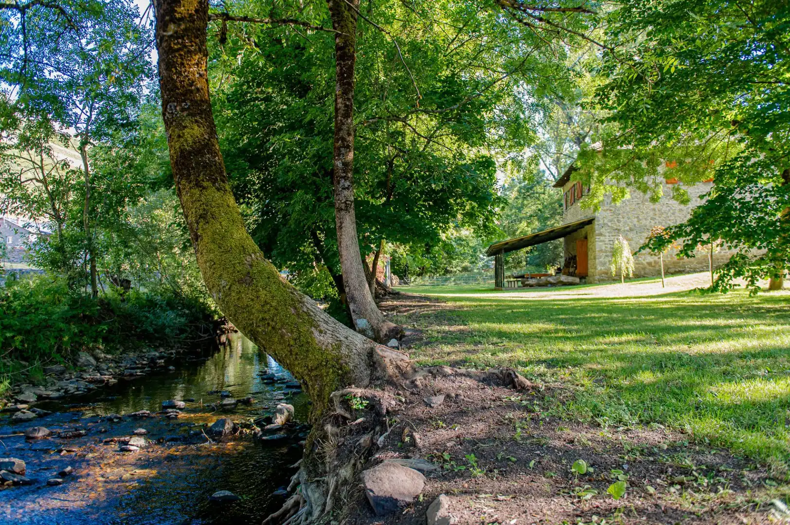 Vista exterior de Casa o chalet en venta en Cabrillanes con Calefacción, Trastero y Amueblado