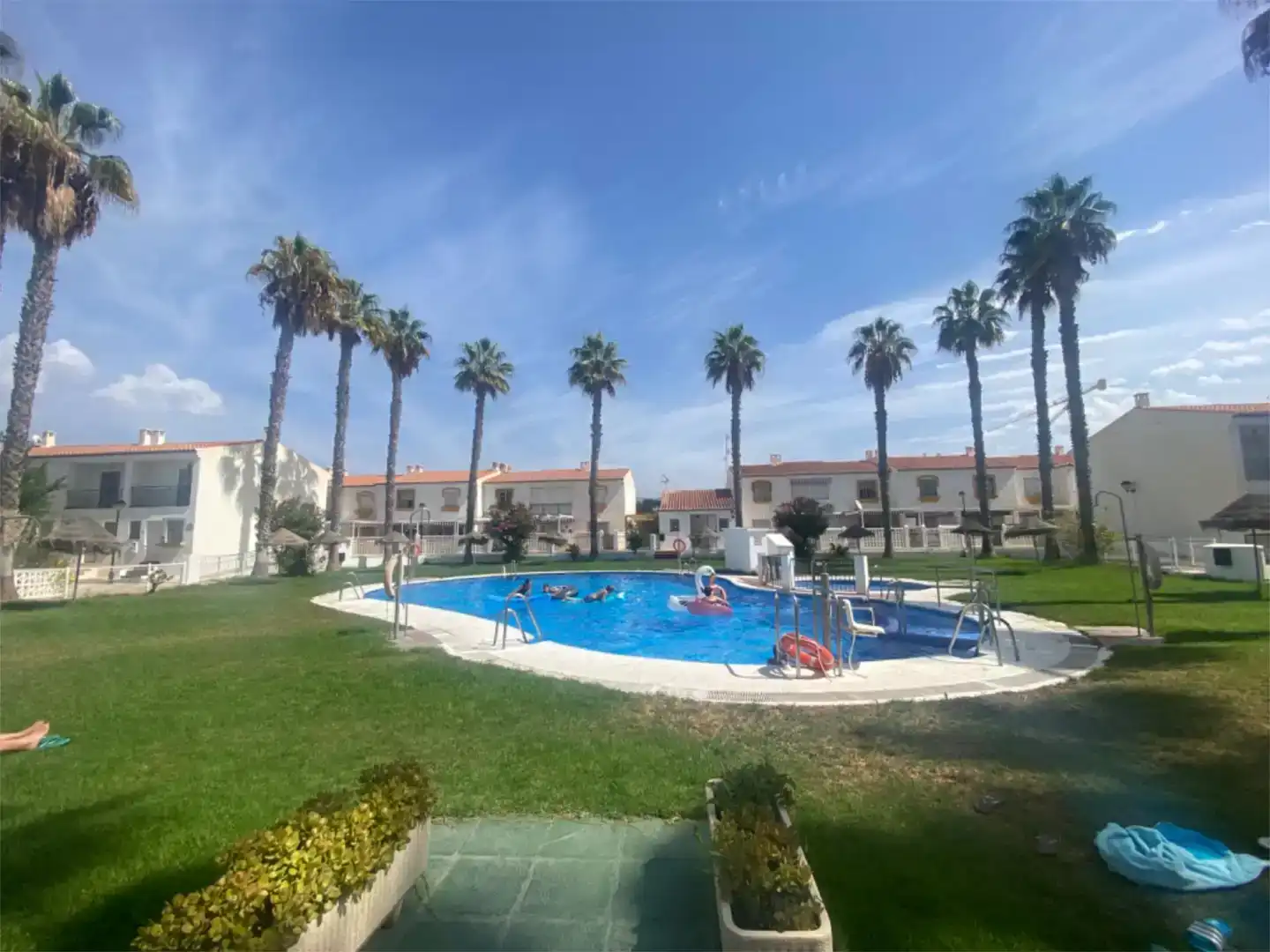 Piscina de Casa adosada de lloguer en Salobreña amb Jardí privat, Parquet i Piscina