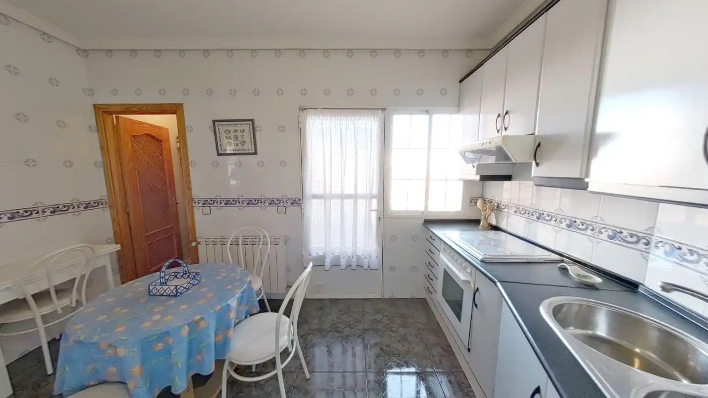 Cocina de Piso en venta en Navahermosa con Calefacción, Terraza y Amueblado