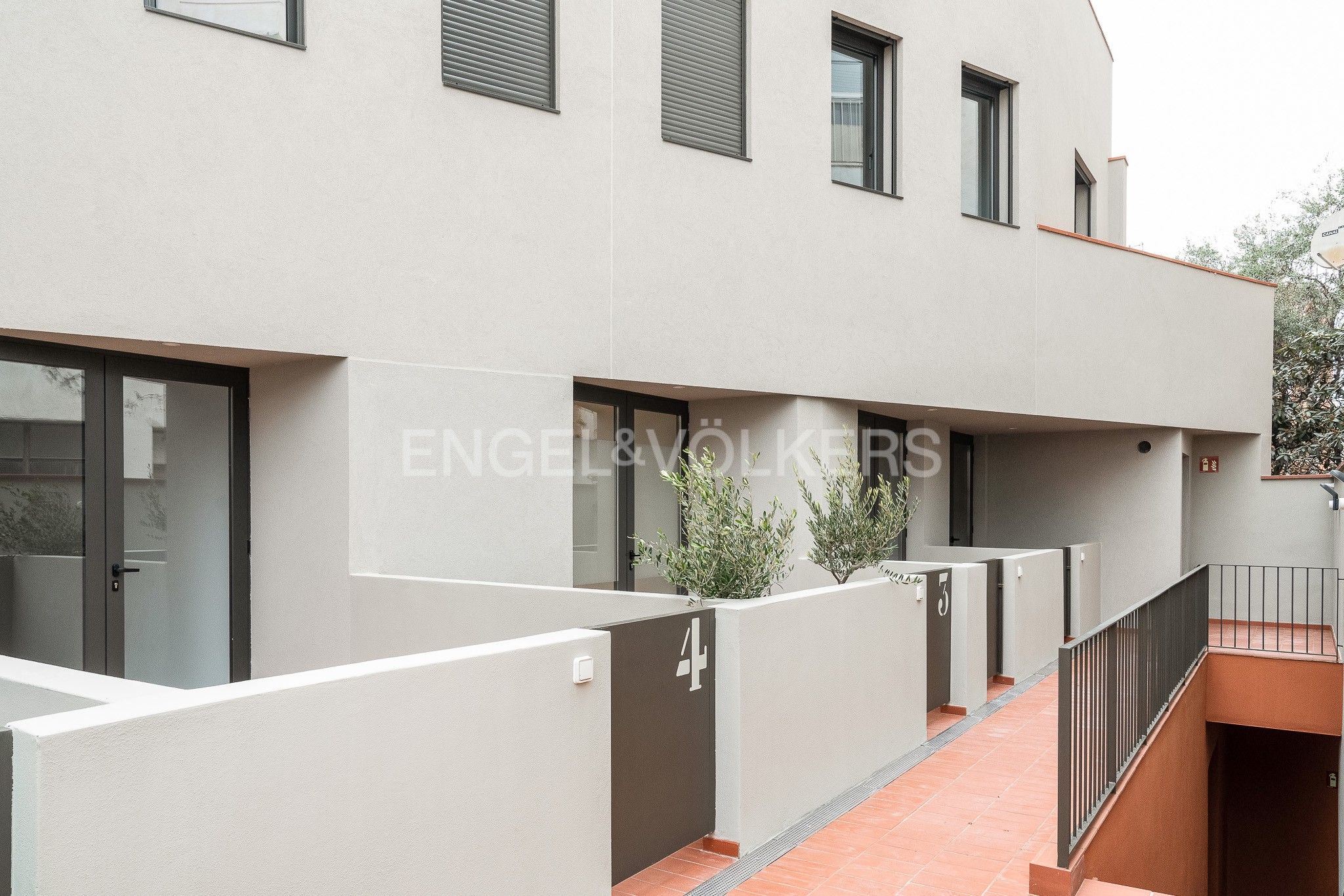 Exterior view of Attic for sale in Santa Coloma de Gramenet  with Air Conditioner, Heating and Parquet flooring