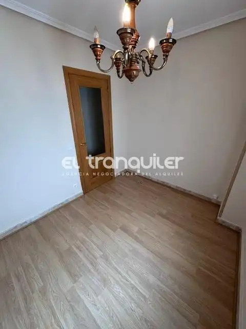 Schlafzimmer von Wohnung zur Miete in Madrid mit Klimaanlage und Waschmaschine
