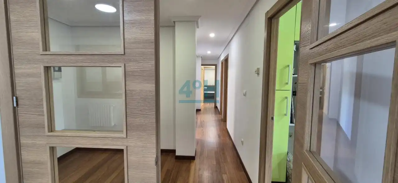 Piso de alquiler en Ourense Capital  con Calefacción, Parquet y Trastero