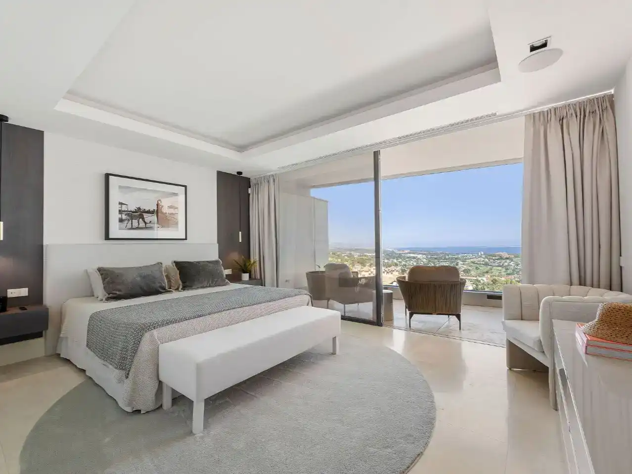 Dormitori de Apartament en venda en Benahavís amb Aire condicionat, Piscina i Balcó