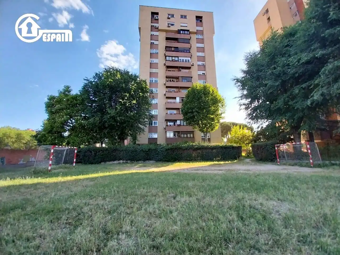 Exterior view of Flat for sale in Madrid  with Heating, Private garden and Terrace