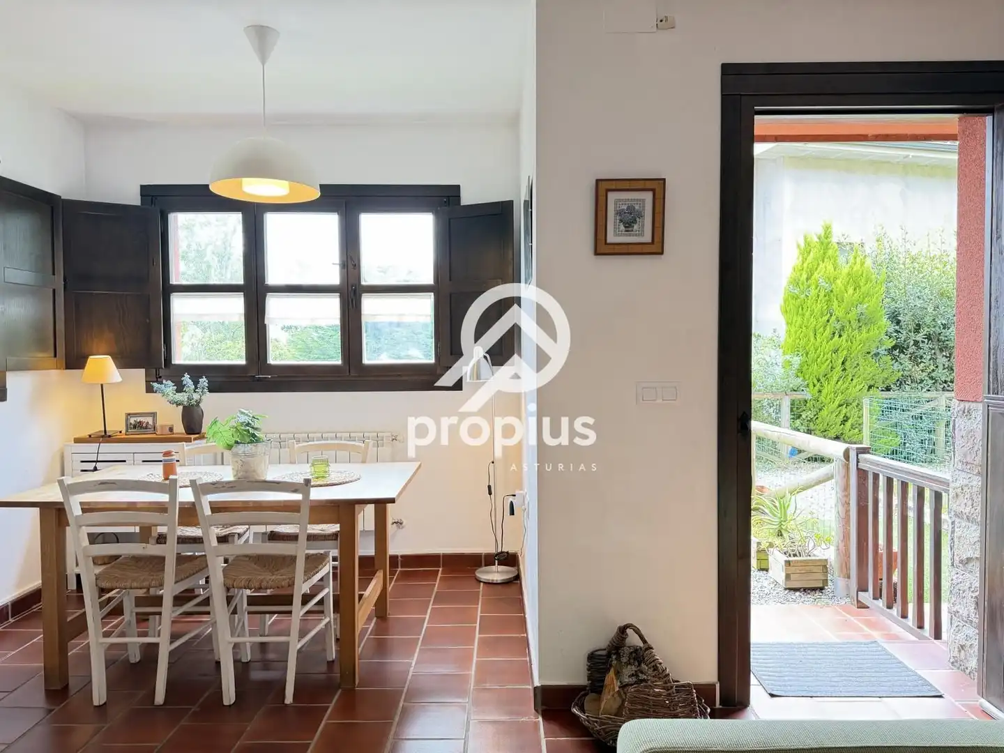 Cuina de Casa adosada en venda en Cangas de Onís amb Calefacció, Jardí privat i Terrassa