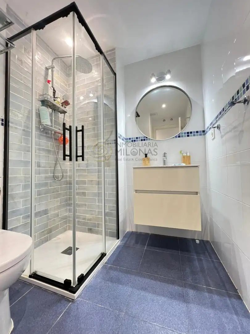 Bany de Àtic en venda en Villajoyosa / La Vila Joiosa amb Aire condicionat, Terrassa i Piscina comunitària