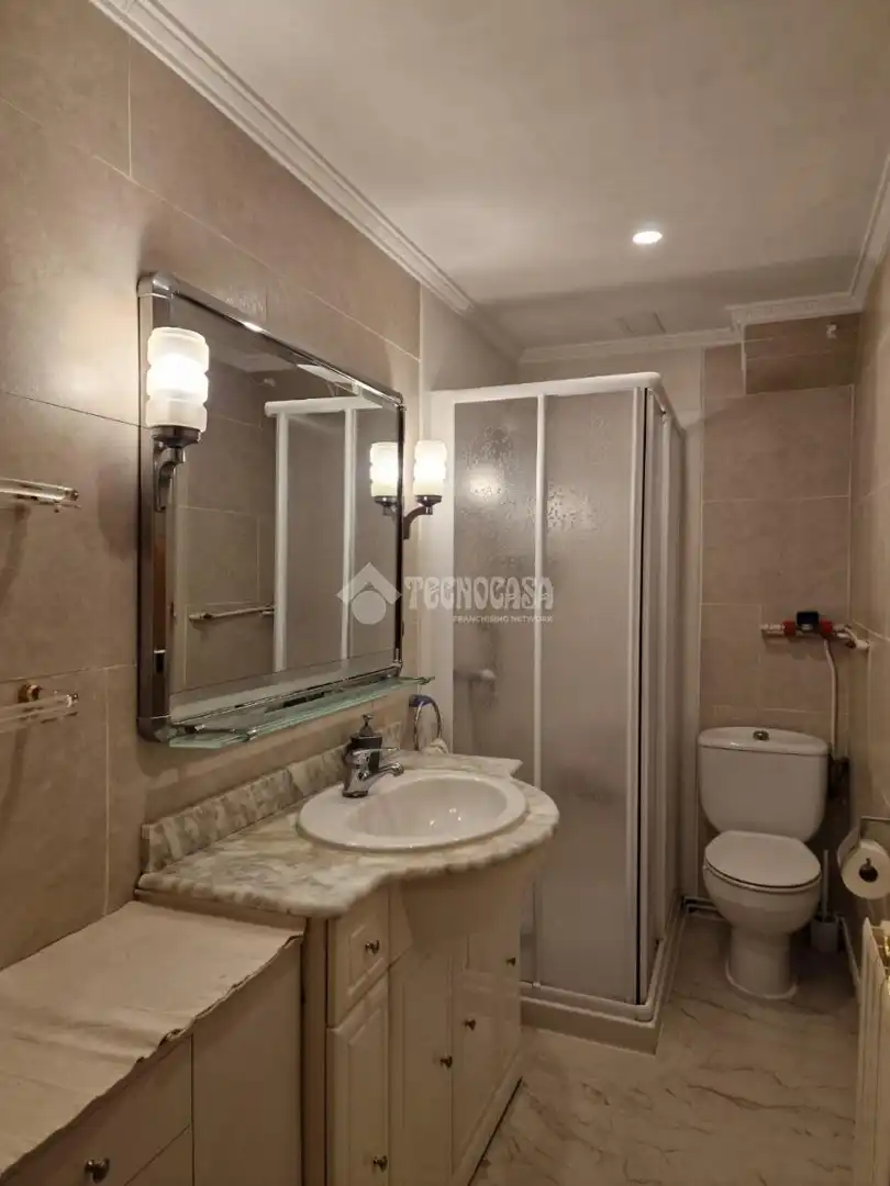 Bathroom of Flat for rent in Huesca