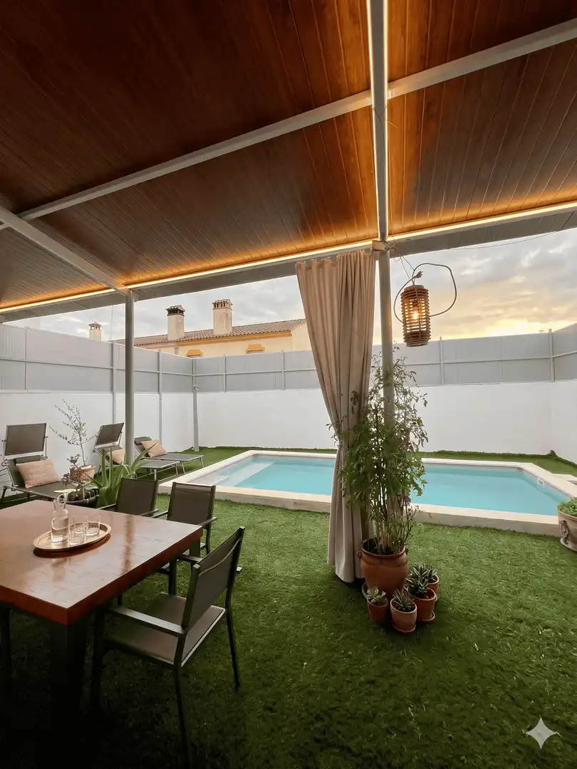 Terrassa de Casa o xalet en venda en San José del Valle amb Aire condicionat, Traster i Piscina