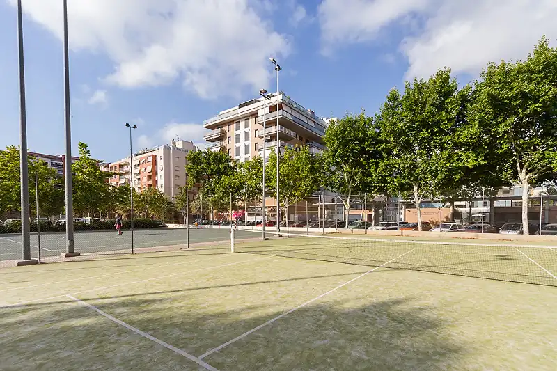 Vista exterior de Piso en venta en Paterna con Calefacción, Terraza y Trastero